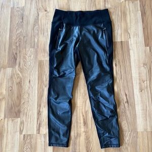 High-rise 7/8-length zip-pocket street leggings